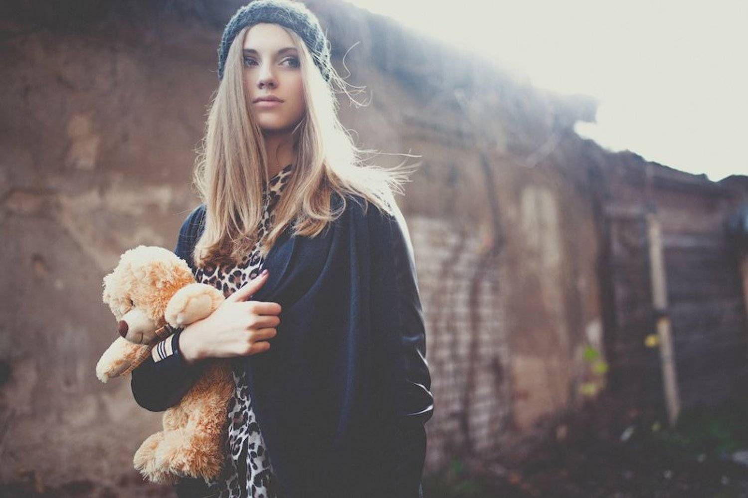 девушка, мягкая игрушка, мишка, портрет, улица, волосы развиваются на ветру, ветер, красивая, ангелина, модель, никита остроумов,, Никита Остроумов