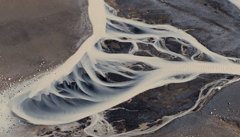 Излу́чина — участок извилистого русла водотока между двумя смежными точками перегиба его осевой линии. фото превью