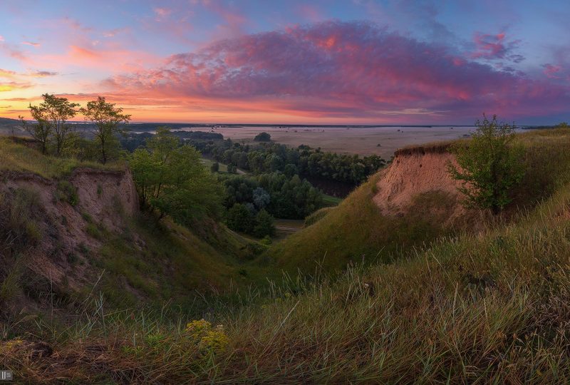 вид, глина, деревья, изгиб, лето, небо, облака, панорама, пейзаж, рассвет, свет, туман, утро, холмы, кусты, долина реки Идиллия утреннего совершенства фото превью