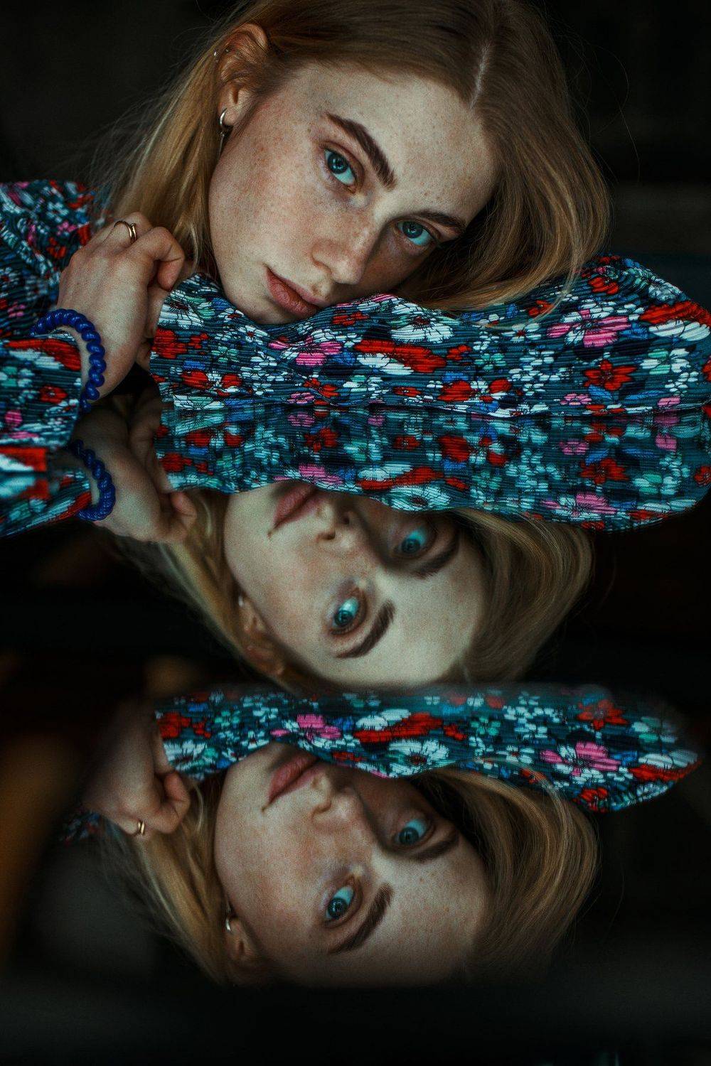 portrait, портрет, girl, portraiture, indoor, февраль, ламповый, retouch, ретушь, цвет, cinematic,цветок, свитер, акварель, fineart, beauty, blue, colourfull, Павел Фишар