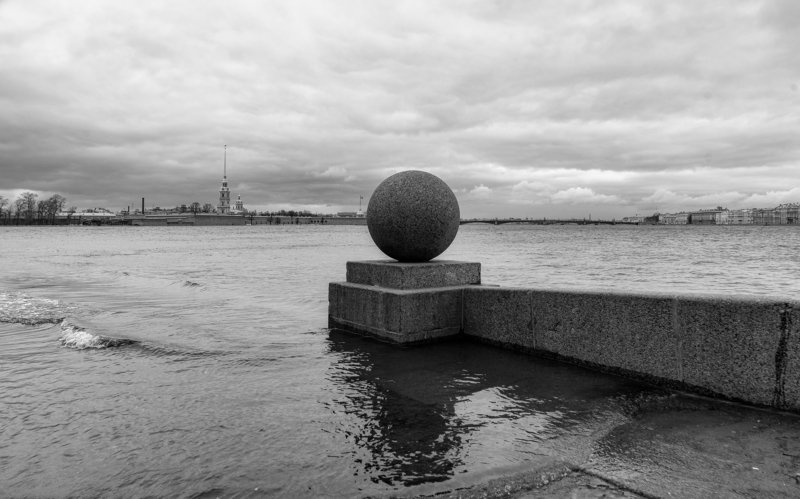 город, река, вода, чернобелое, стрит, февраль, весна, наводнение, архитектура, достопримечательности Большая вода Петербурга фото превью