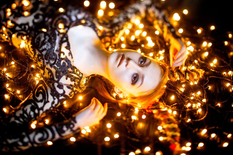 сказка, фантазия, цветок, девушка, молодая, юность, легкость, модель, прозрачный, взгляд, глаза, эльф, нереально, красивая, портрет, цвет, легкость, лето, ангел, огонь, огни, гирлянда, свет, светится,  Liza фото превью