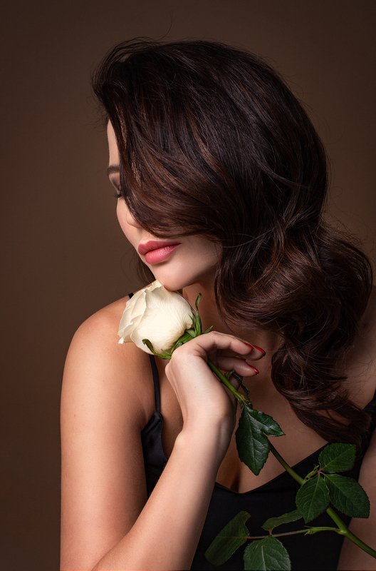 женский портрет, шикарная, красотка. девушка, фэшн, pretty woman, fashion, adult, lips, portrait, girl, attractive, pretty, model, hair, beautiful, natural, female, smile, beauty, studio, lady, elegance, glamour, curly, elegant,  фото превью
