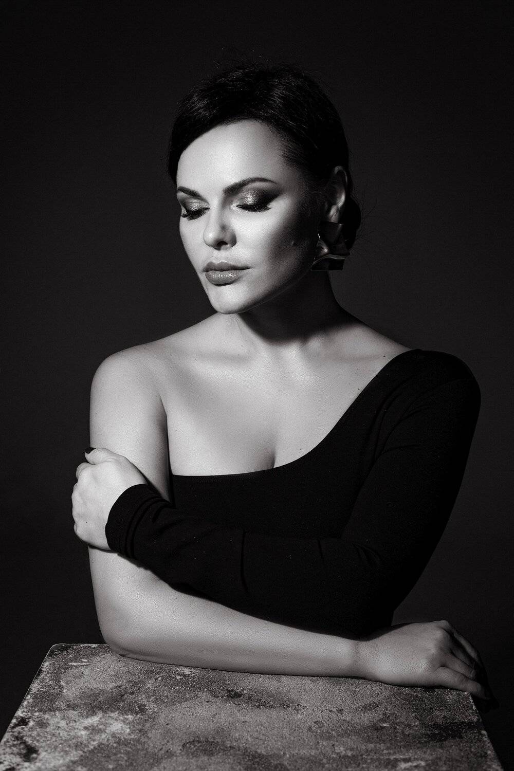 женский портрет, шикарная, красотка. девушка, фэшн, pretty woman, fashion, adult, lips, portrait, girl, attractive, pretty, model, hair, beautiful, natural, female, smile, beauty, studio, lady, elegance, glamour, curly, elegant,, Мелана Романова