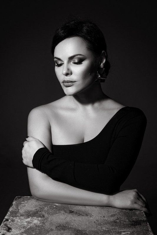 женский портрет, шикарная, красотка. девушка, фэшн, pretty woman, fashion, adult, lips, portrait, girl, attractive, pretty, model, hair, beautiful, natural, female, smile, beauty, studio, lady, elegance, glamour, curly, elegant,  фото превью