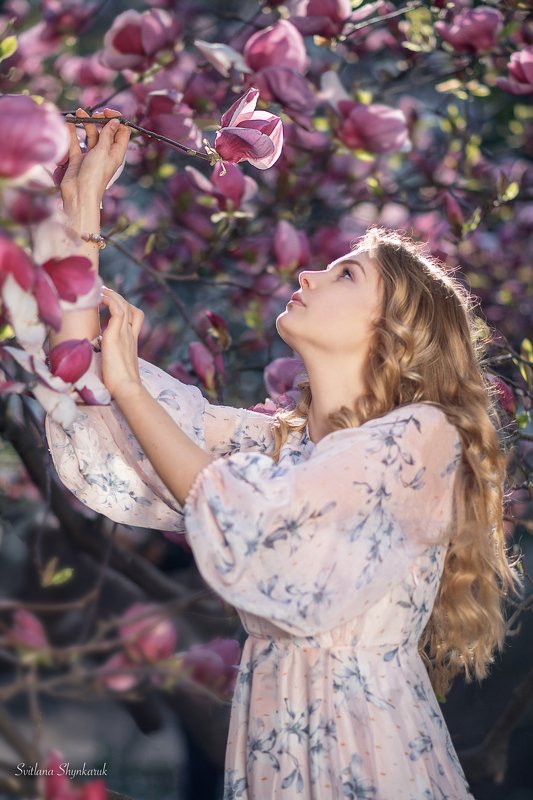 Женский портрет фото превью