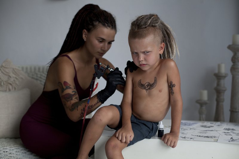 портрет,татуировка, детский портрет, игра, детские игры,не детские игры,  Всё по взрослому. фото превью