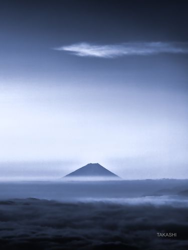 A cloud high in the sky.