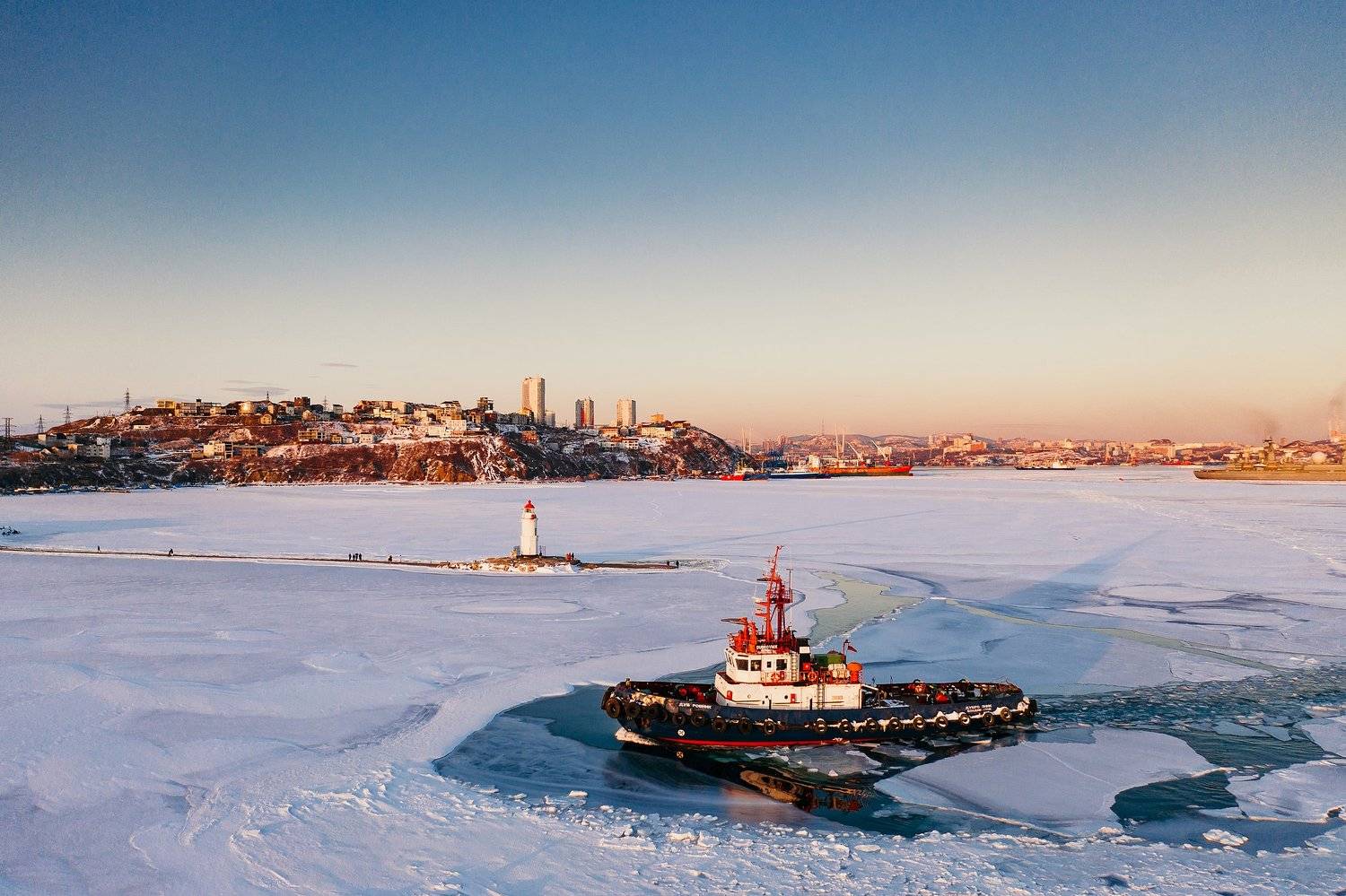 аэросъемка, владивосток, приморье, маяк, осень, закат, море, лед, приморье, пейзаж, буксир, город, Антон Блохин