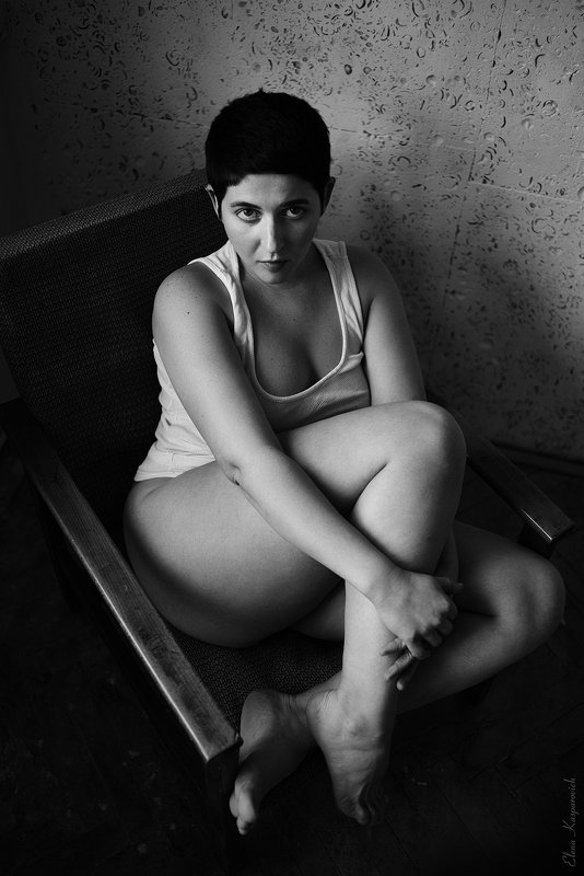 женский портрет, девушка, чб  фото превью