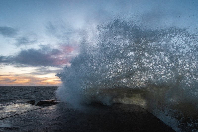 природа, вода, брызги, закат, пейзаж, море, небо Момент фото превью