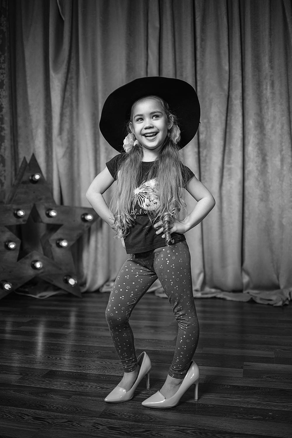 девочка, фотосессия, портрет, студия, portrait, young, beautiful, little girl, черно-белое фото, чб, b&w, bw, Владимир Васильев