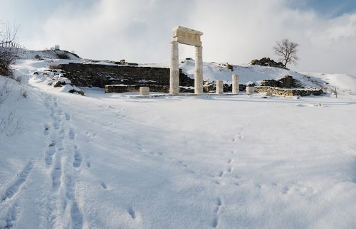 ПРОДОЛЖАЯ МЕТАФОРЫ ПАНТИКАПЕЙСКОЙ ЗИМЫ.