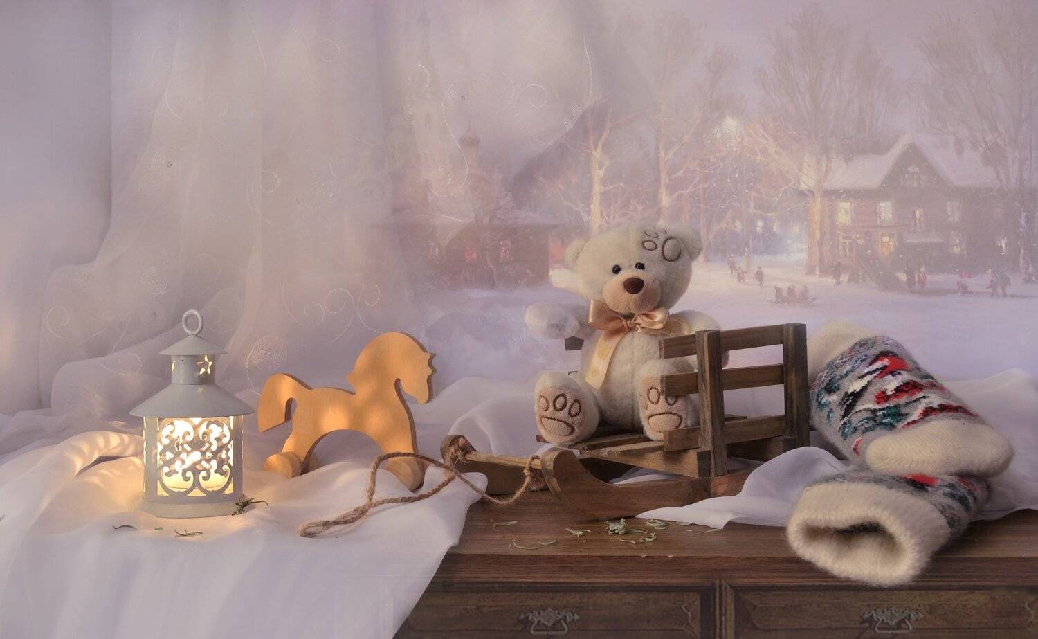 still lif,  натюрморт,  фото натюрморт,зима, февраль, подсвечник,настроение,  стихи,санки,лошадка, мишка,варежки, Колова Валентина