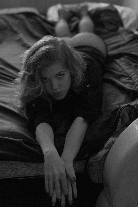 girl portrait bw Anna фото превью