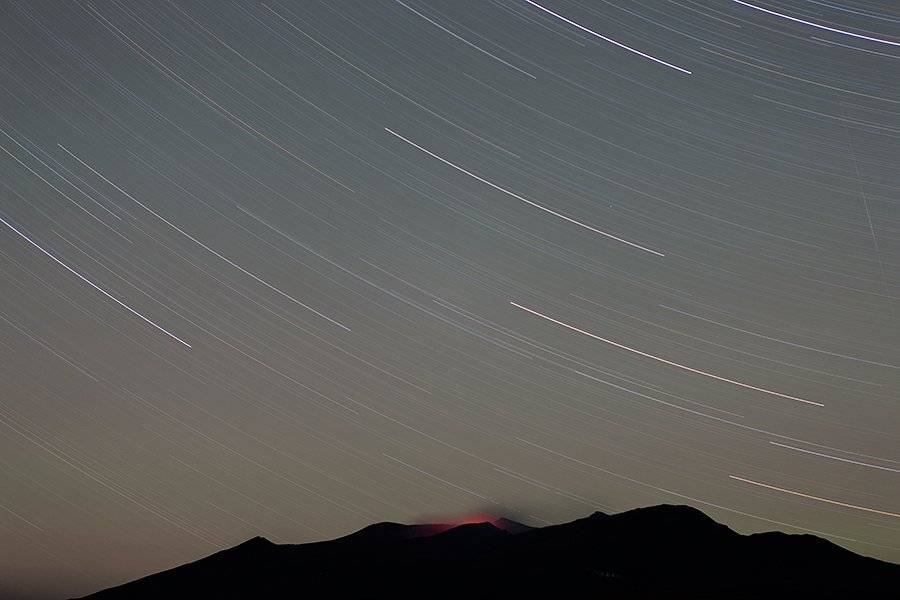 камчатка, вулкан, горелый, путешествия, ночь, свечение, звезды, огонь, Денис Будьков