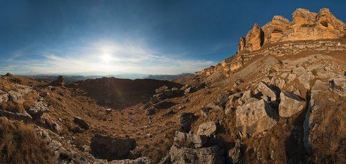 Садилось солнце за хребет Кавказкий