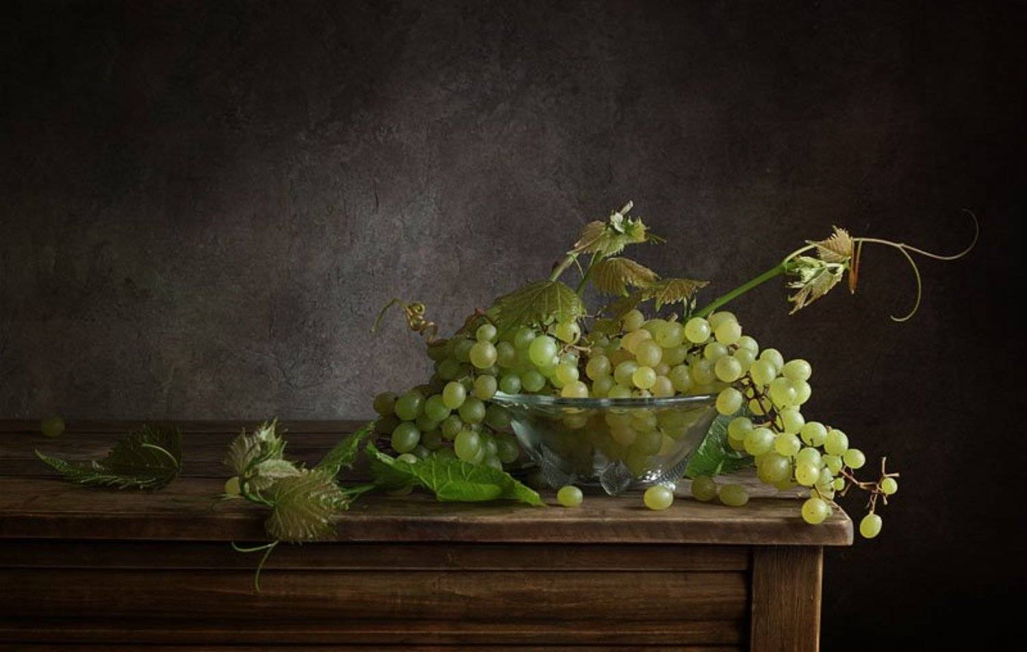 натюрморт, виноград, гроздь, стол, Галина Рябикова-Багузова