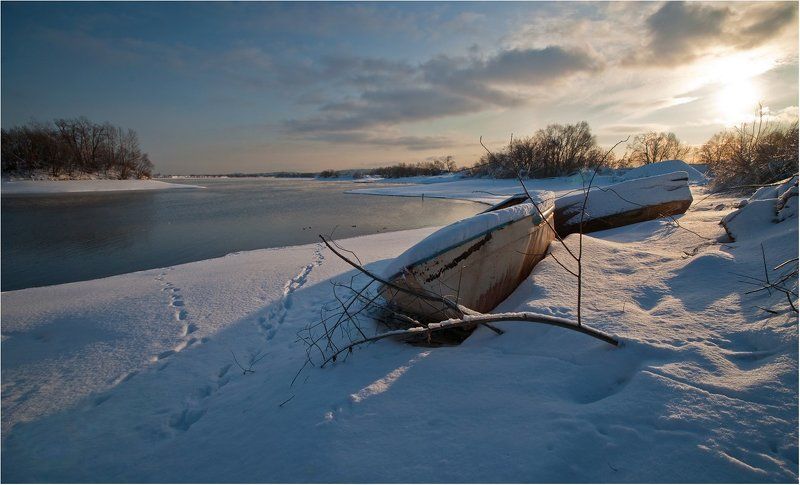 подмосковье, зима, река, лодки до весны фото превью