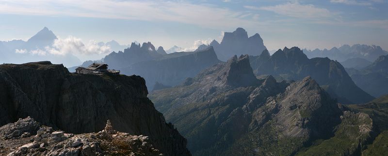 далёко, далёко, на озере Чад изысканный бродит жираф фото превью