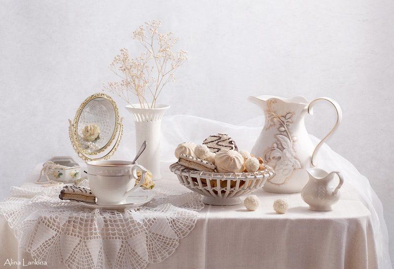 White still life фото превью