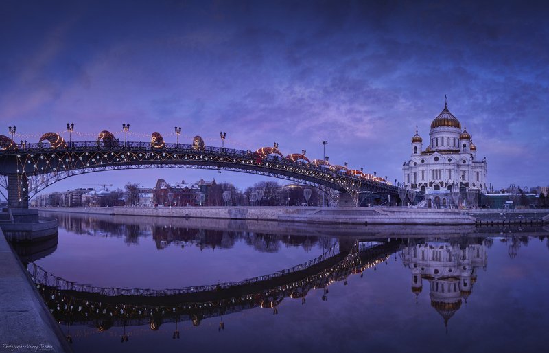 Патриарший мост. Храм Христа Спасителя. Москва фото превью