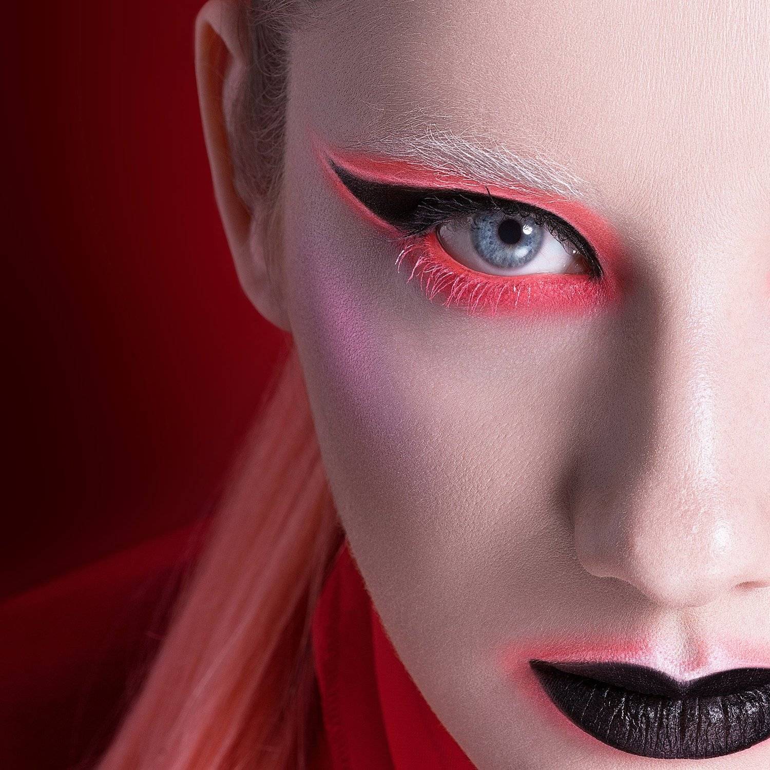 Макияж стрелки голубой красный глаз губы, Ольга Алехина