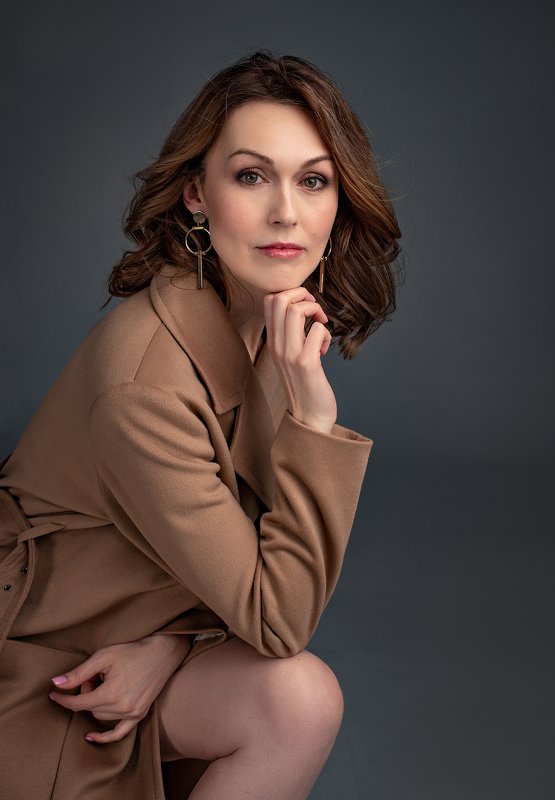 женский портрет, шикарная, красотка. девушка, фэшн, pretty woman, fashion, adult, lips, portrait, girl, attractive, pretty, model, hair, beautiful, natural, female, smile, beauty, studio, lady, elegance, glamour, curly, elegant,  фото превью