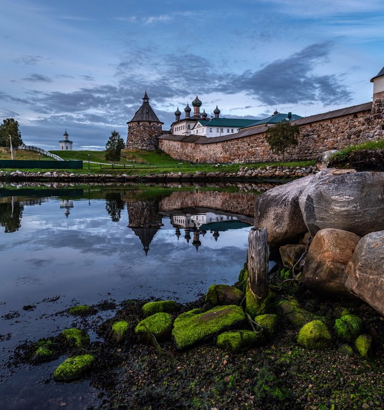 соловки, монастырь, соловецкий монастырь, соловецкие острова, залив, вода, зеркало, бухта благополучия, гавань благополучия, берег, стены, крепость, красота, ник васильев, Монастырь. фото превью