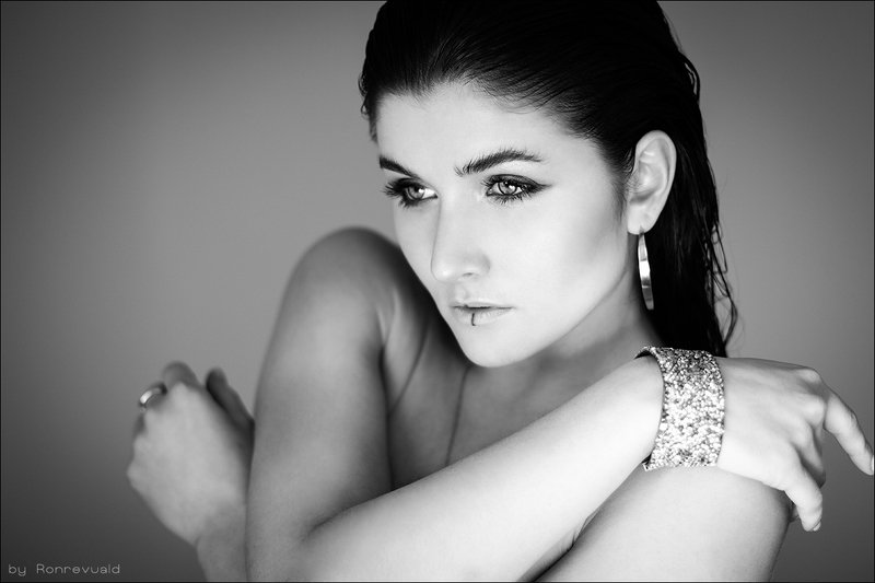 girl,woman,eyes,beauty,portrait,fashion,light,девушка,портрет,москва,свет, глаза,bw,blackandwhite,black&white,чб,чернобелое Sofi фото превью