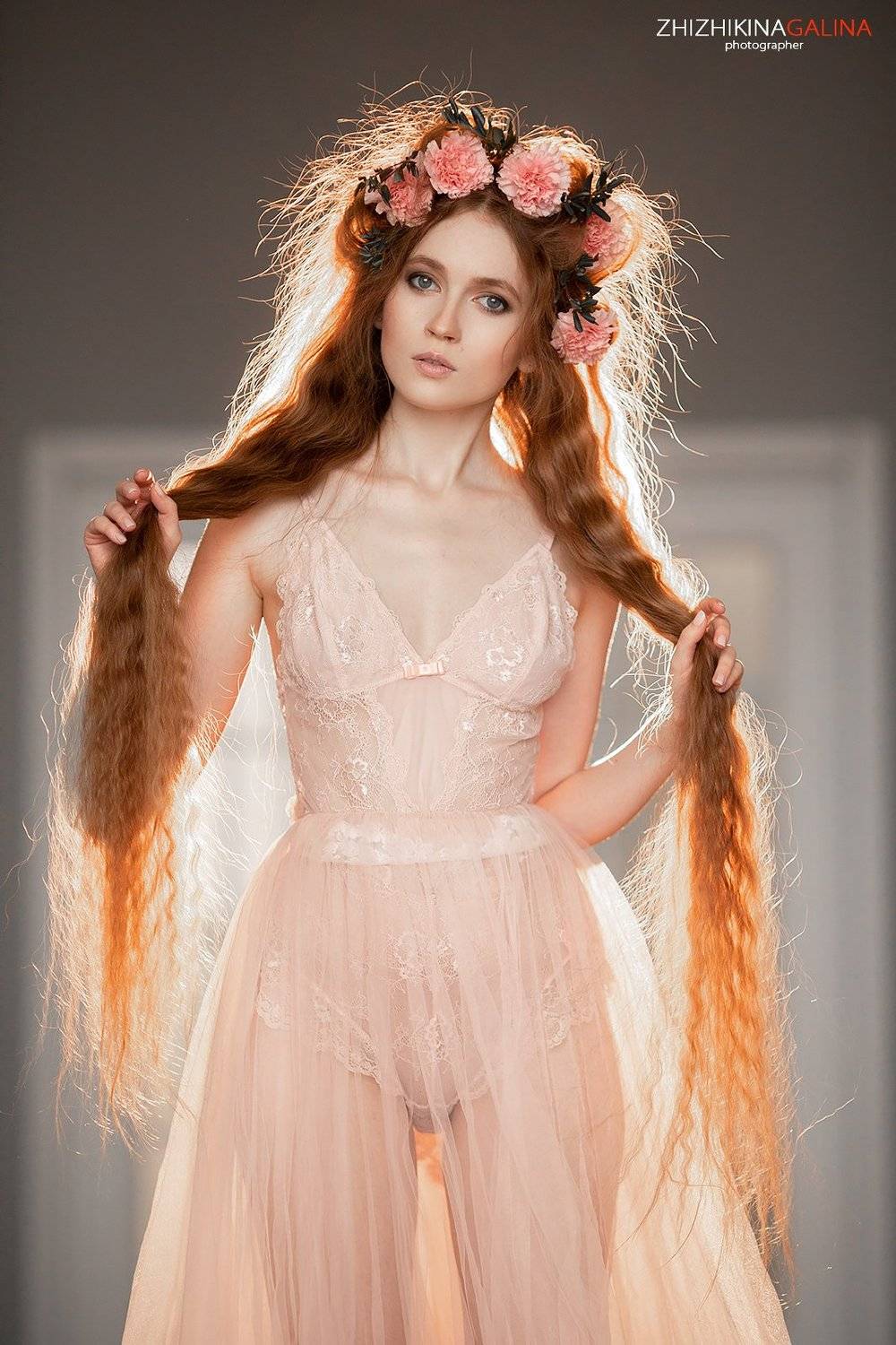 весна, цветы, волосы, рыжая, будуар, портрет, лицо, взгляд, redhead, girl, portrait, face, light, красивый свет, контровой свет, Галина Жижикина