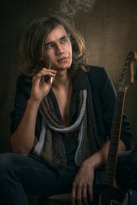 юноша, камерный_портрет, музыкант, сигарета, мужской_портрет, дым Георгий фото превью