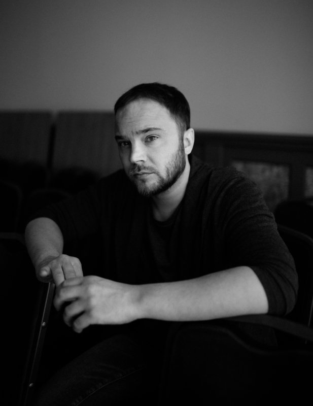 портрет, мужской портрет, чб, классика, естественный свет Портрет актера Андрея Чадова фото превью