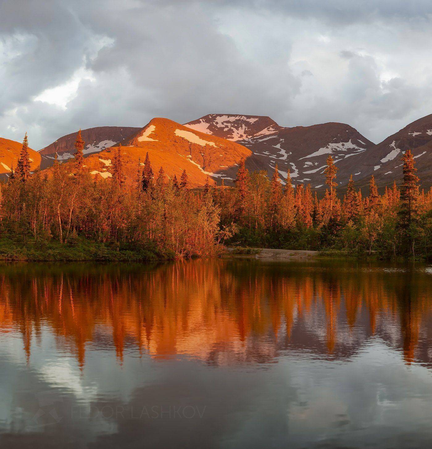 хибины, горы, закат, белые ночи, тучи, облака, озеро, вершины, лето, отражение, вода, красный,, Лашков Фёдор