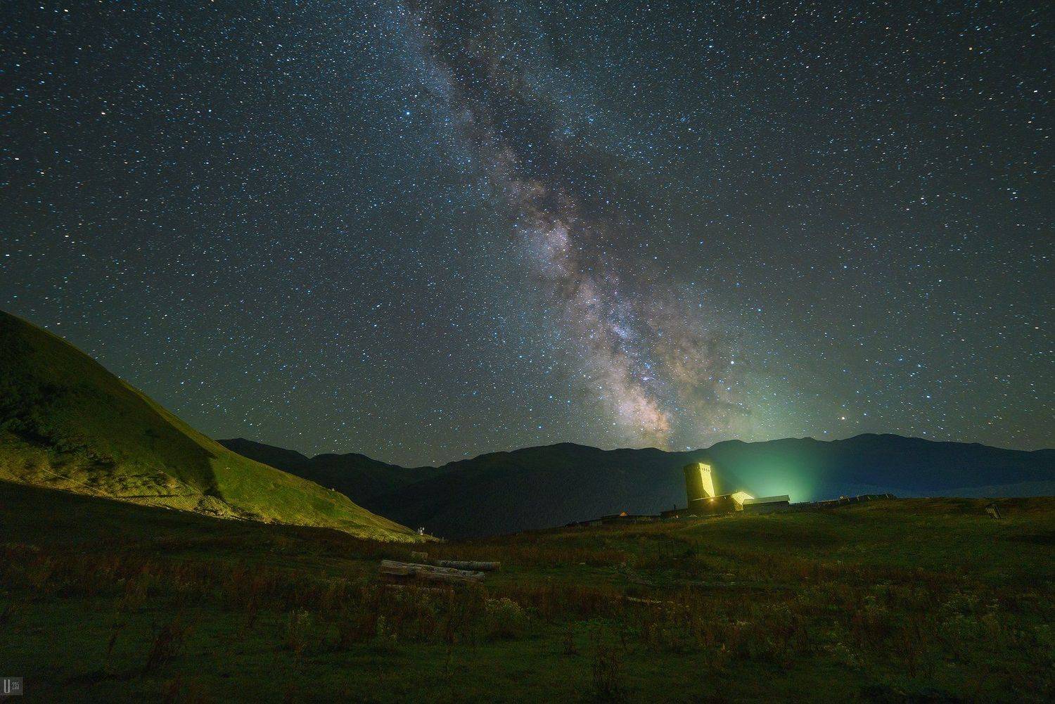 горы,холмы,грузия,сванетия,ушгули,млечный путь,звезды,ночь,трава,цветы,камни,деревья,кусты,башни,церковь,забор,дрова, U-235