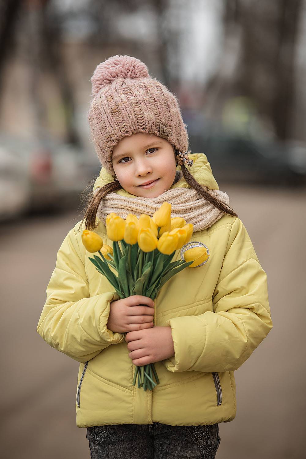 девочка, фотосессия, весна, прогулка, репортаж, little girl, spring, portrait, портрет, цветы, тюльпаны, flowers, Владимир Васильев