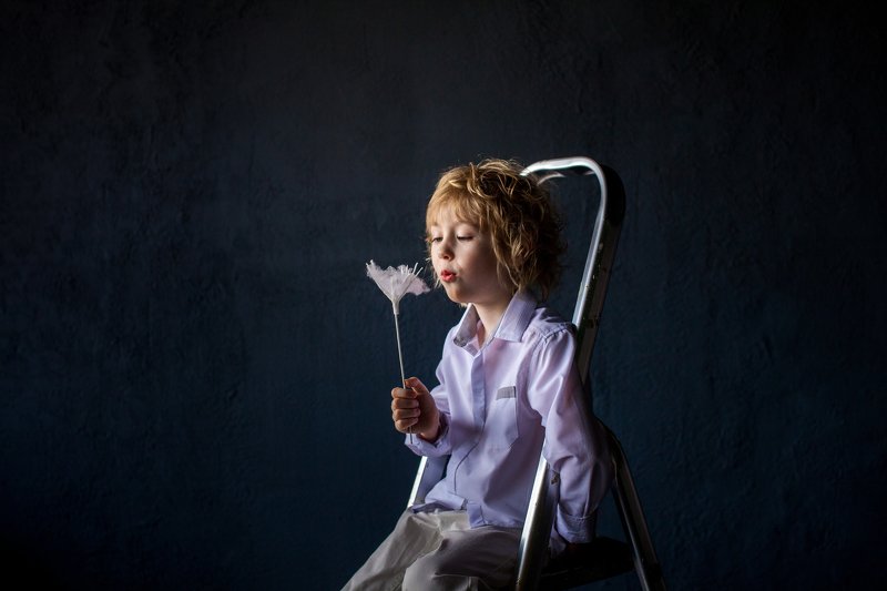 curls, hairstyle, girl, beautiful, freckles, Sunny, spring, sun, dandelion, model, smile, bright smile, beauty contest, beauty, children, flowers, art, white, curls, Afro, curly, small model, Summer фото превью