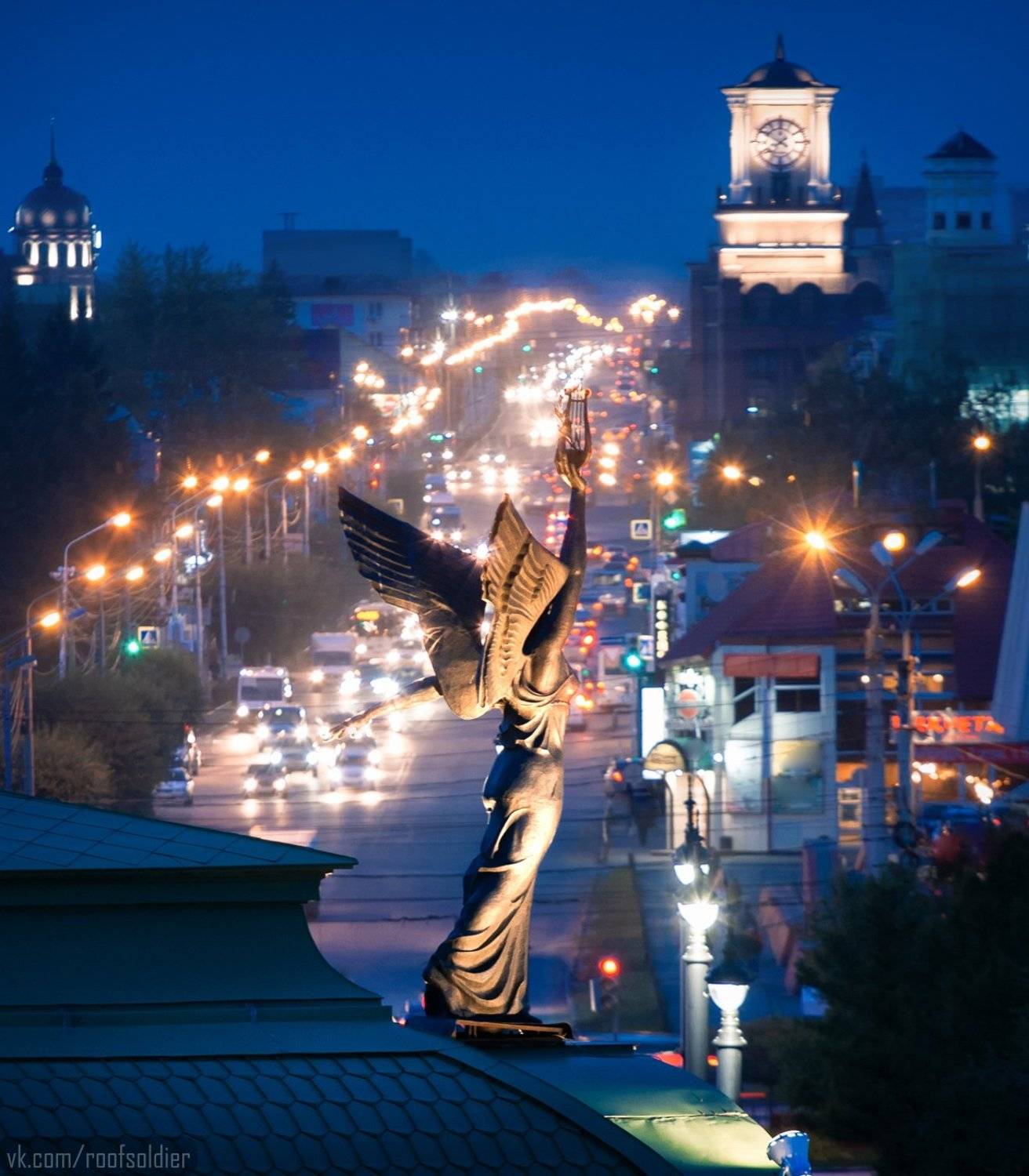 Крыша, памятник, скульптура, Омск, Россия, архитектура, город, пейзаж, Голубев Алексей