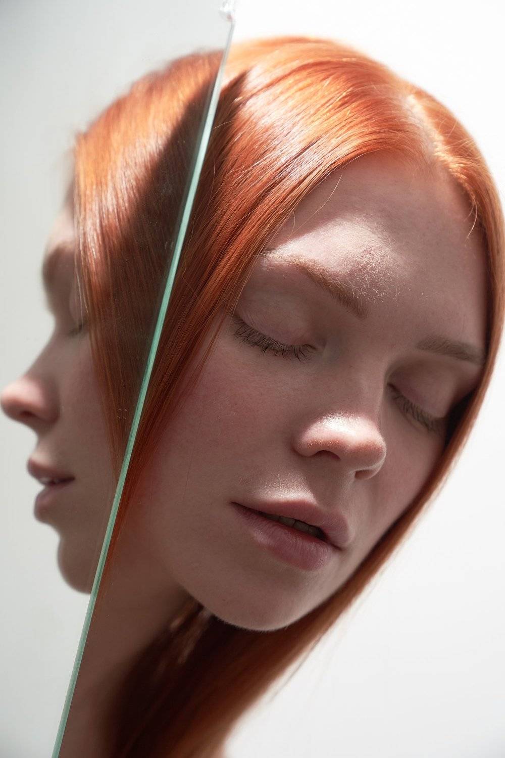 зеркало, девушка, отражение, два лица, Дарья Комарова