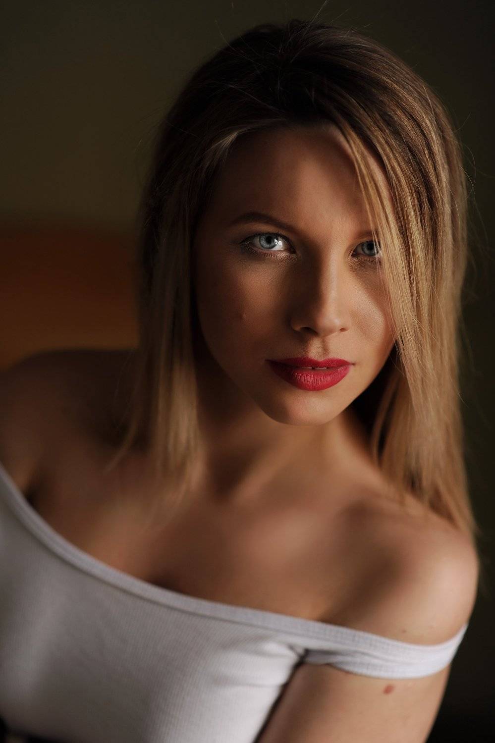 девушка, комната, черный, белый,  печаль ,красота ,грудь, красный,, Денис Лыткин