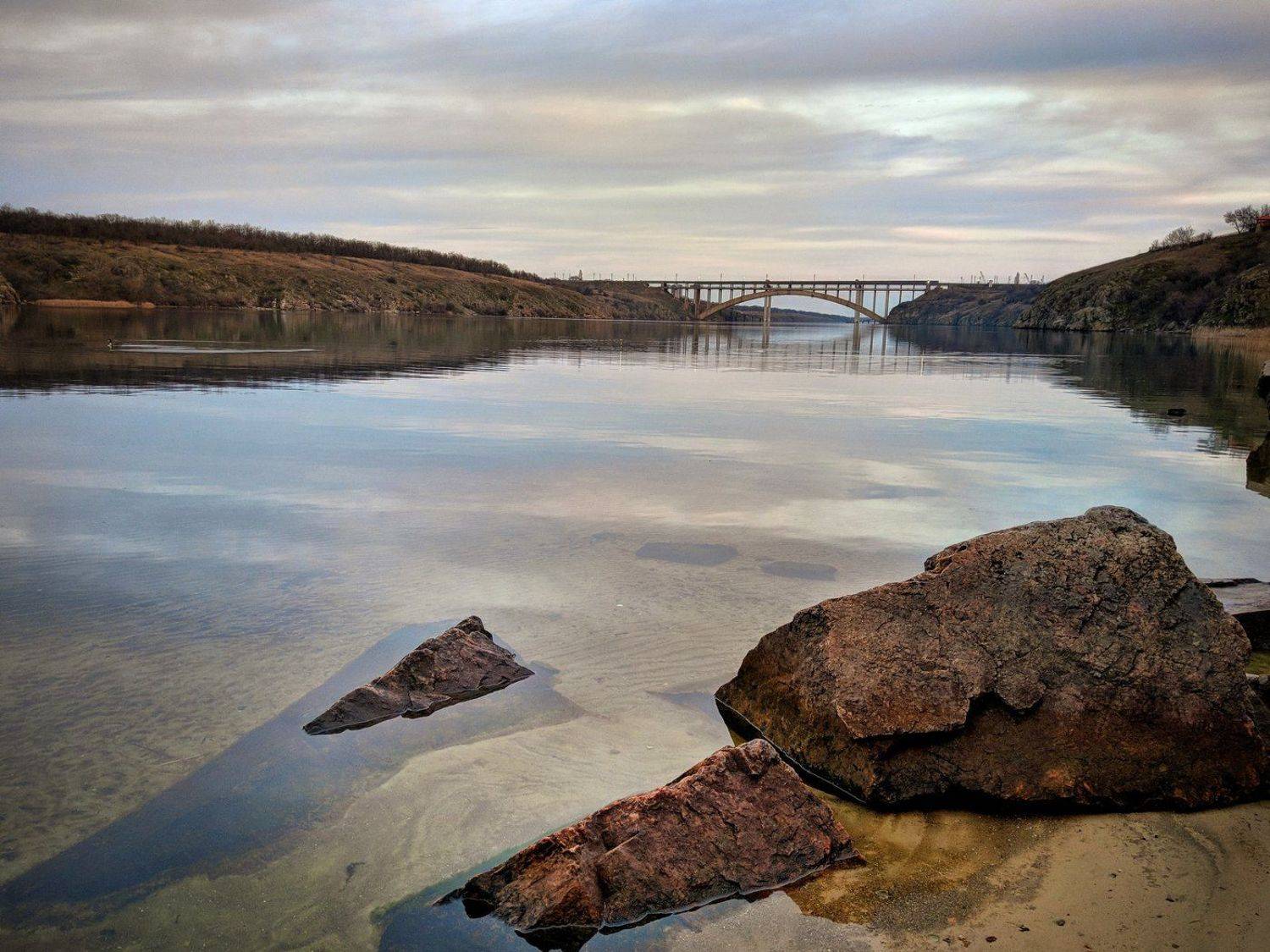пейзаж,река,отражение,берег,хортица,вода,landscape,камни,скалы,релакс,тишина,весна, Сергей Богачёв