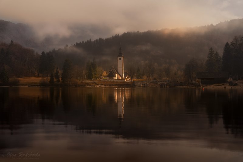 словения, бохинь Утро на озере Бохинь фото превью