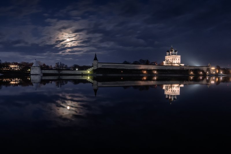 полнолуние, псков, вечер, река, отражение Полнолуние фото превью