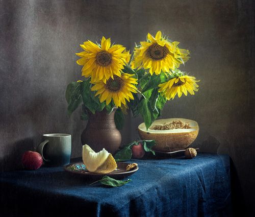 С подсолнухами и дыней