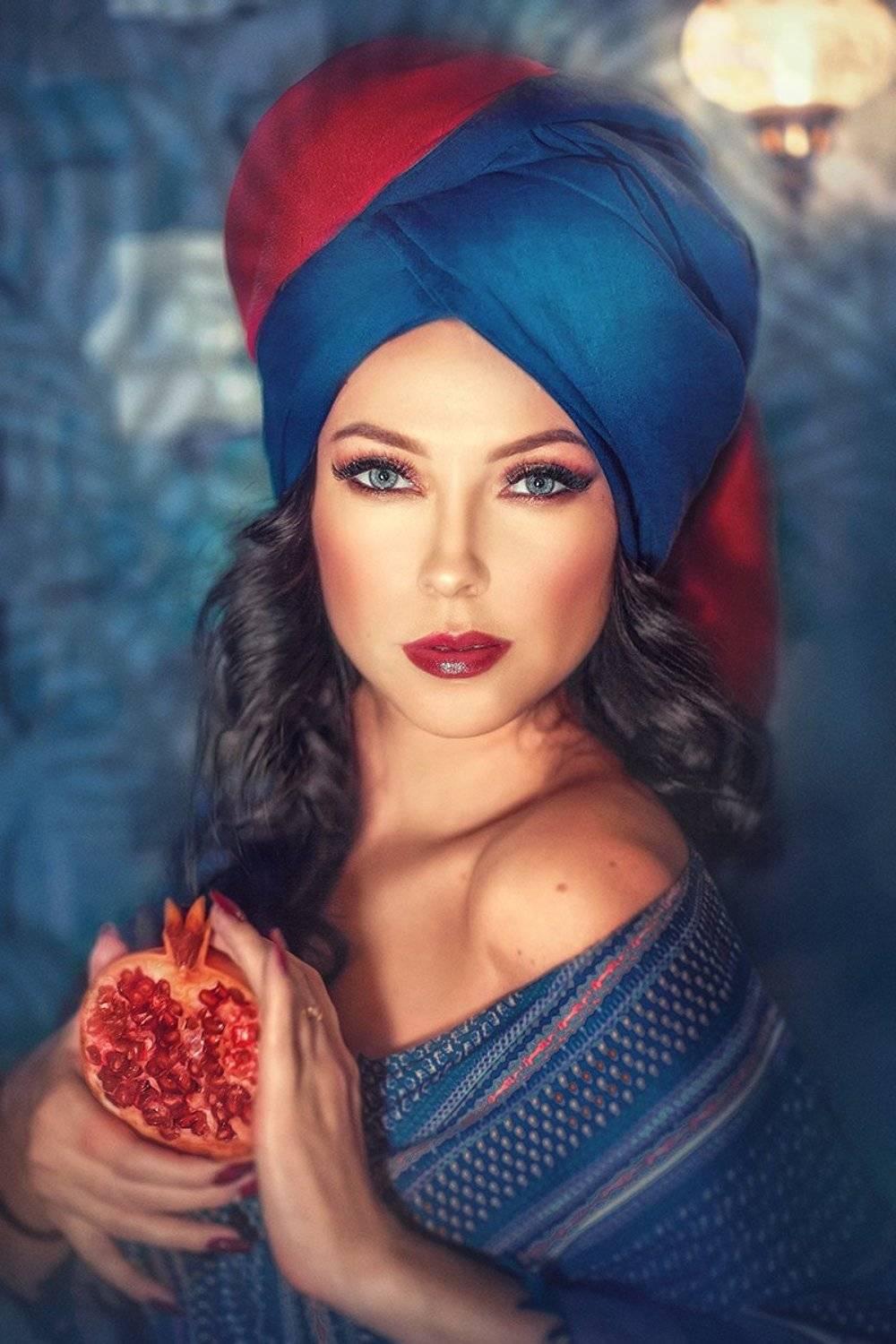 женский портрет, яркие цвета, восточная красавица, восток, чалма, гранат, фрукты, восточная сказка, синий, красный, Настя Саврицкая