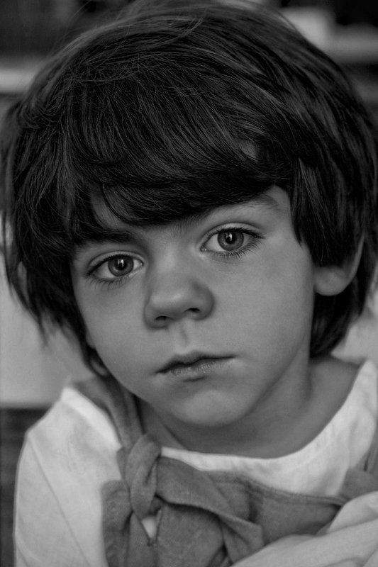 ребёнок портрет взгляд  фото превью