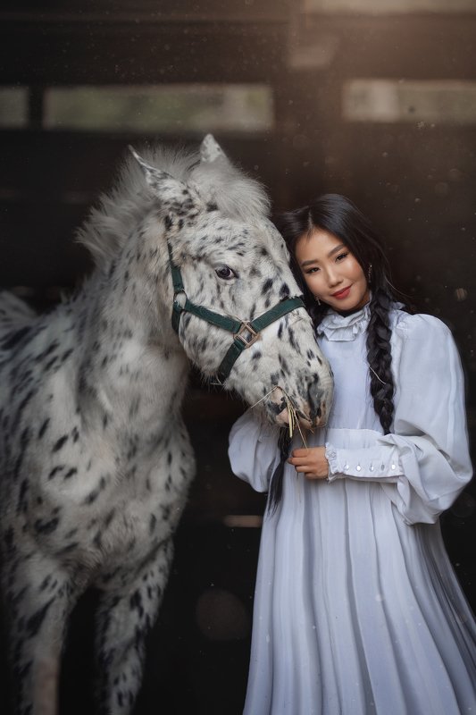 Portrait with the horse фото превью