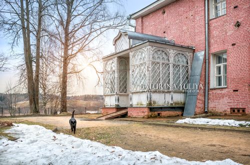 Ажурное крыльцо дома в Мураново