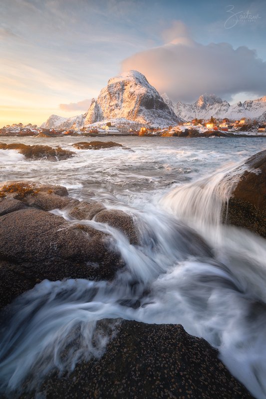 Lofoten, Islands, Norway, winter, snow, sea, sunrise, Лофотены, острова, Норвегия, горы, море, скалы, утро, рассвет, облака, волны Утро в деревне Å. фото превью
