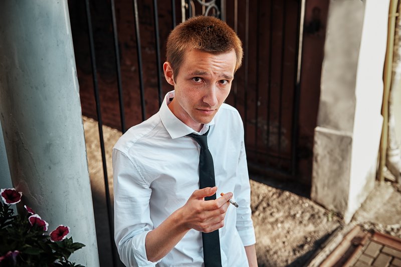 man, portrait,smoke, eyes, sun, summer, natural light Pavel фото превью